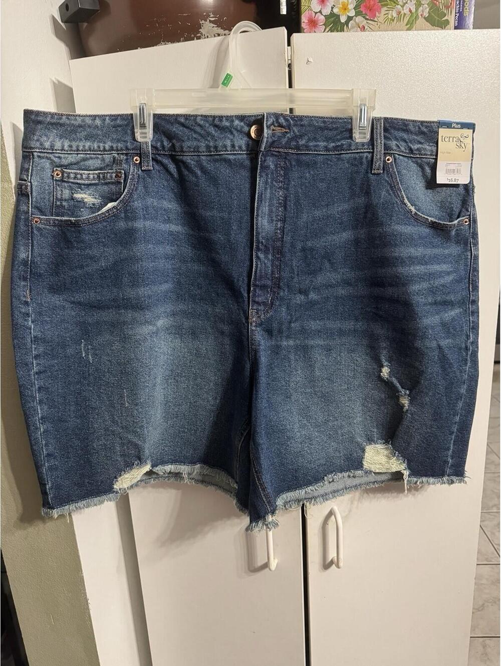 Terra & Sky High Rise Bermuda Shorts NWT 22W